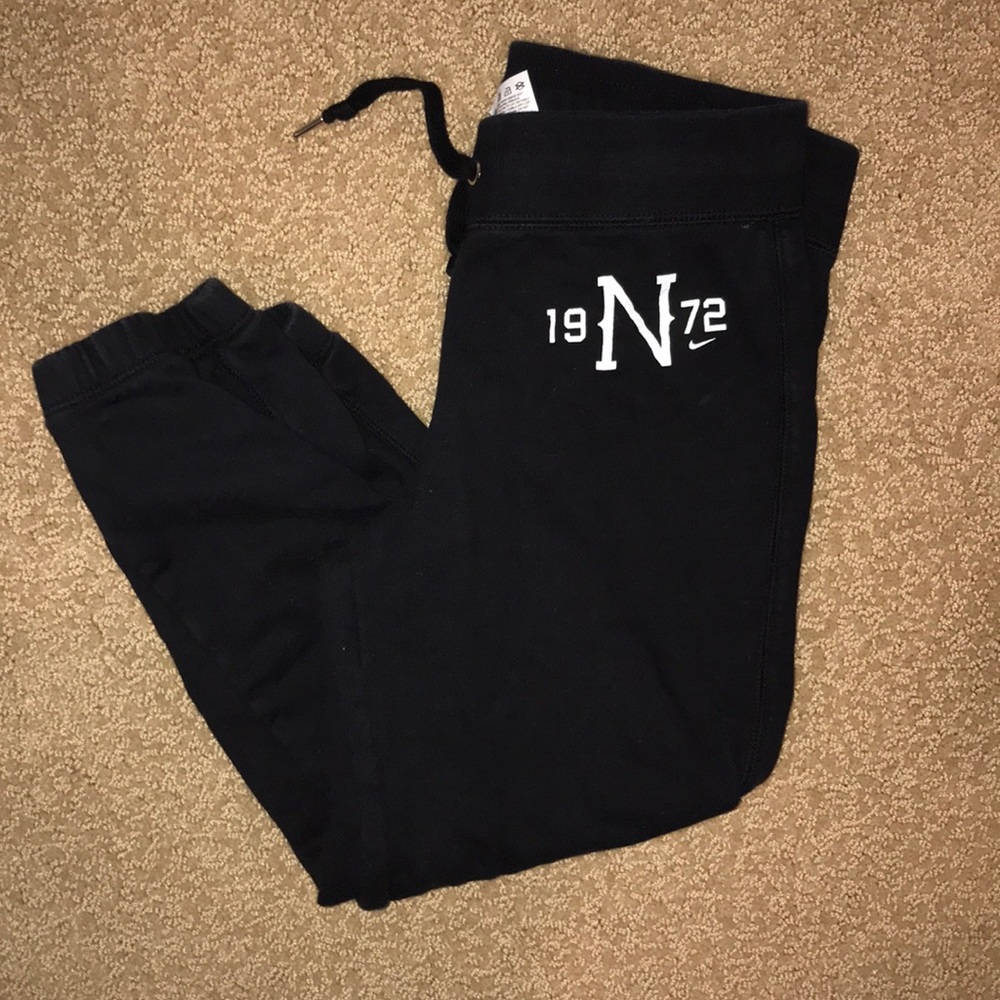 Nike Black Capri Sweatpants - Small